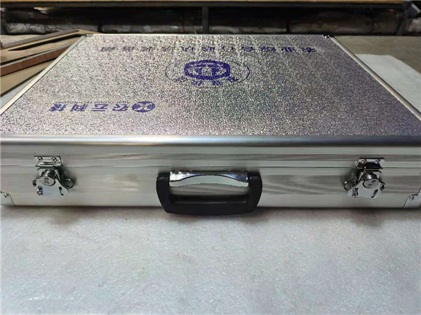 �̷��b����